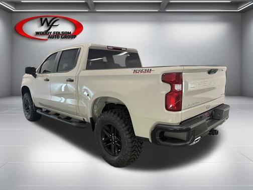 White Sands 2026 Chevrolet Silverado 1500 Custom Trail Boss