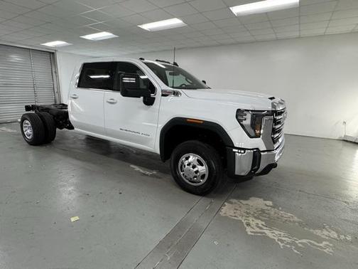 2026 GMC Sierra 3500 SLE