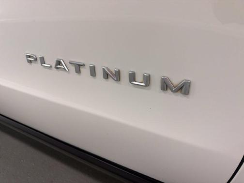 Star White Metallic Tri-Coat 2025 Ford Expedition Platinum