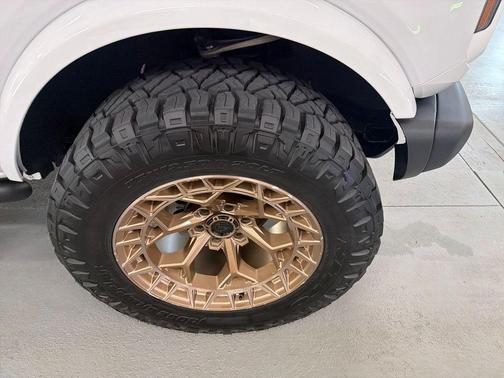 Oxford White 2025 Ford Bronco Badlands
