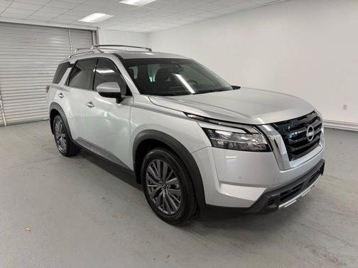 2024 Nissan Pathfinder SL FWD