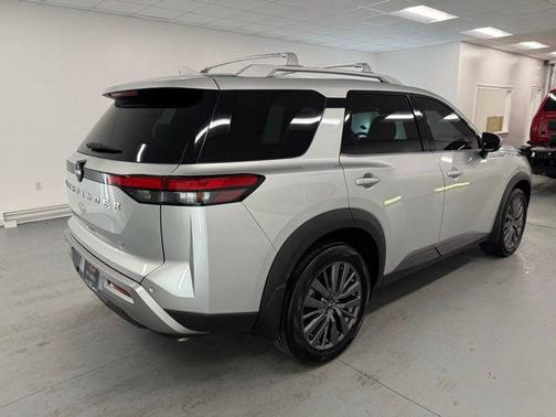 2024 Nissan Pathfinder SL FWD