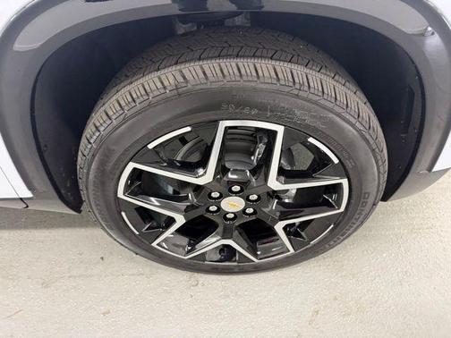 Polar White Tricoat 2026 Chevrolet Traverse High Country