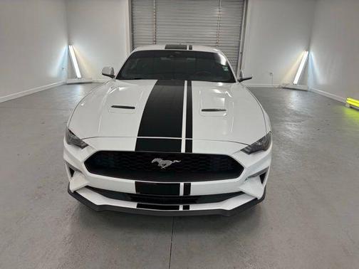 2022 Ford Mustang EcoBoost