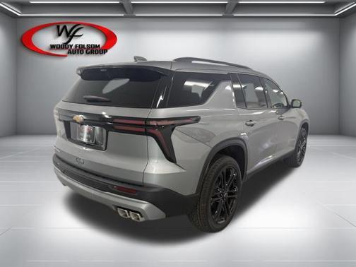 Sterling Gray Metallic 2026 Chevrolet Traverse LT