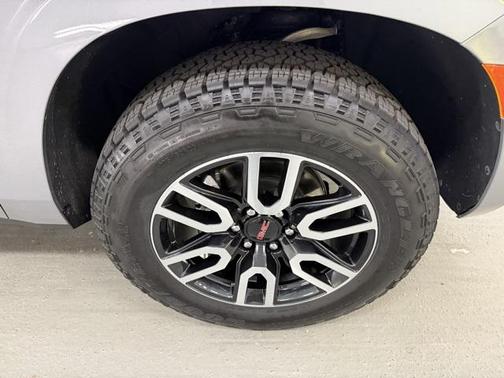 2024 GMC Yukon 4WD AT4