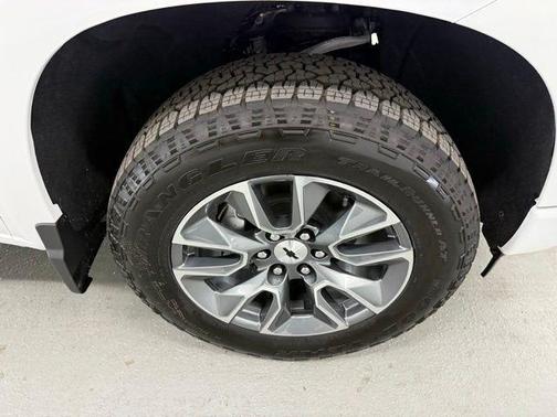 Summit White 2026 Chevrolet Silverado 1500 RST