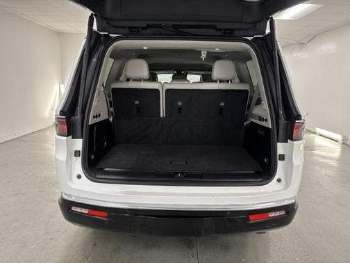 2023 Jeep Wagoneer Series III 4x2
