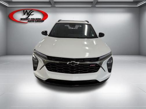 Summit White 2026 Chevrolet Trax FWD 2RS