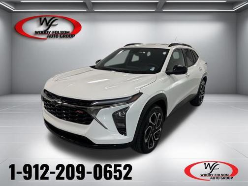 Summit White 2026 Chevrolet Trax FWD 2RS