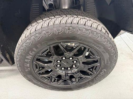 Interstellar White 2026 GMC HUMMER EV SUV 2X