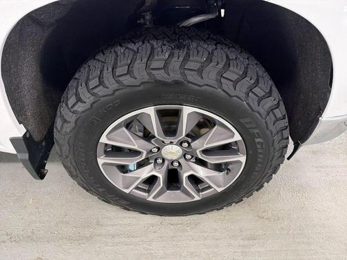 Summit White 2023 Chevrolet Silverado 1500 LT