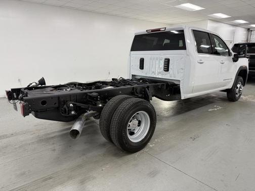 2026 GMC Sierra 3500 SLE