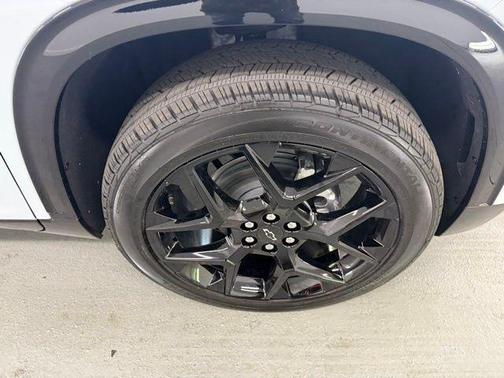 Polar White Tricoat 2026 Chevrolet Traverse RS