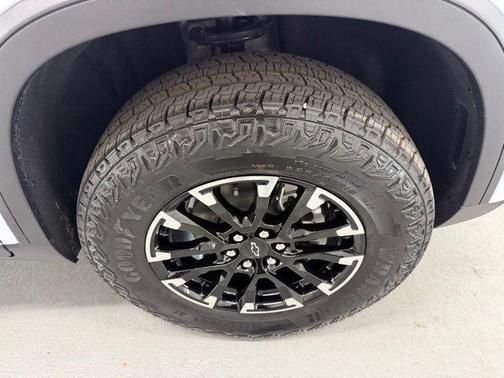 Polar White Tricoat 2026 Chevrolet Traverse AWD Z71