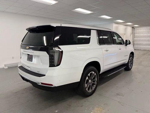 2025 Chevrolet Suburban LT