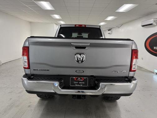 2020 RAM 2500 Big Horn Crew Cab 4X4 6'4' Box