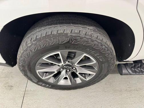 Iridescent Pearl Tricoat 2024 Chevrolet Tahoe 4WD Z71