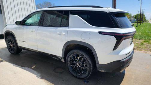 Summit White 2024 Chevrolet Traverse LT