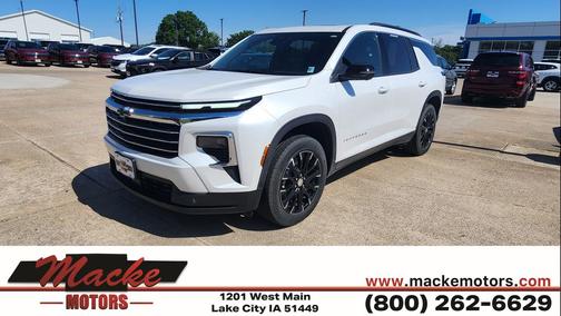 Iridescent Pearl Tricoat 2025 Chevrolet Traverse LT