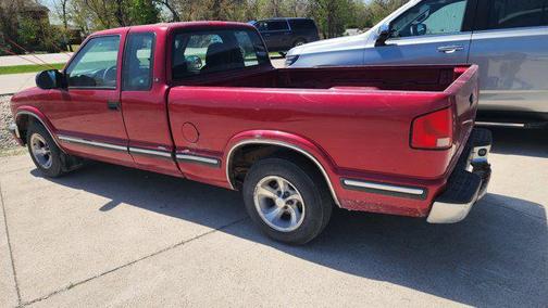 Dark Cherry Red (Met) 1998 Chevrolet S-10 Base
