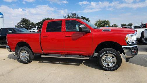 2023 RAM 2500 Tradesman Crew Cab 4x4 6'4' Box