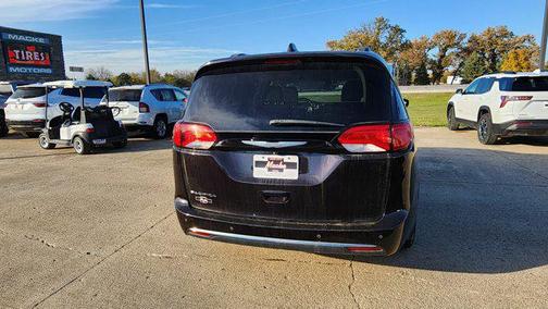 2017 Chrysler Pacifica Touring-L