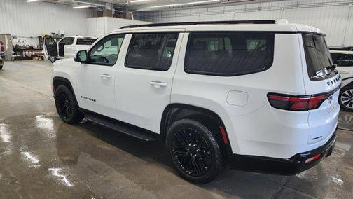 2022 Jeep Wagoneer Series III Carbide 4x4