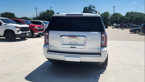 White Frost Tricoat 2019 GMC Yukon Denali