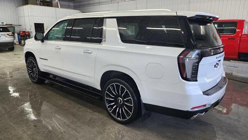 2025 Chevrolet Suburban 4WD High Country