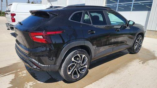 Mosaic Black Metallic 2025 Chevrolet Trax FWD 2RS
