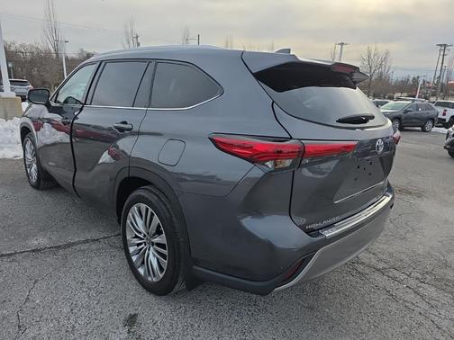 2023 Toyota Highlander Platinum