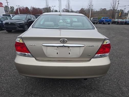 2005 Toyota Camry LE V6