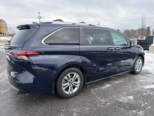 2022 Toyota Sienna Platinum