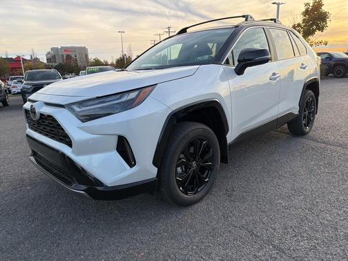 2025 Toyota RAV4 Hybrid SE