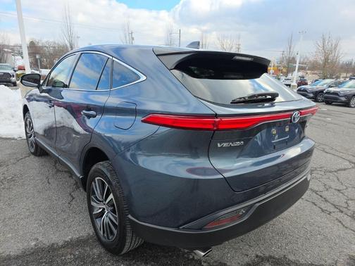 2022 Toyota Venza LE