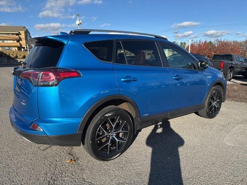 2017 Toyota RAV4 Hybrid SE