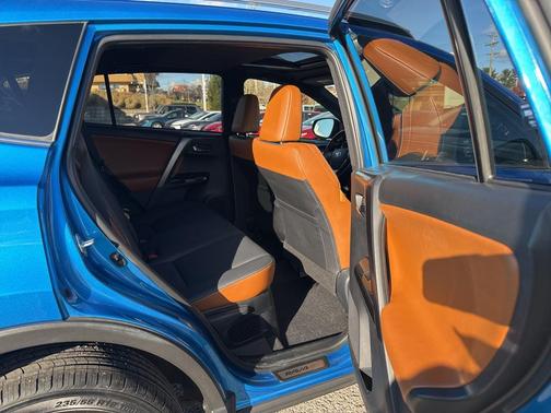 2017 Toyota RAV4 Hybrid SE