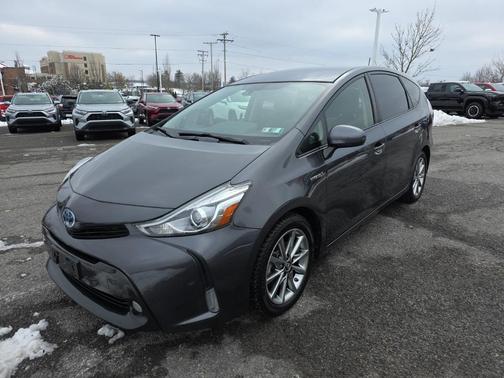 2017 Toyota Prius v Five