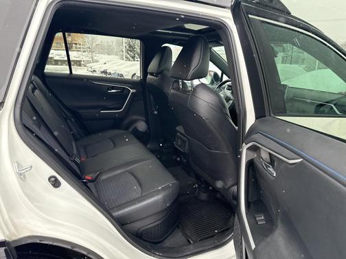 2021 Toyota RAV4 Hybrid SE