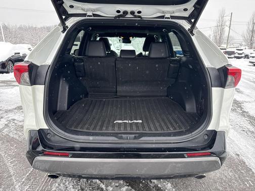 2021 Toyota RAV4 Hybrid SE