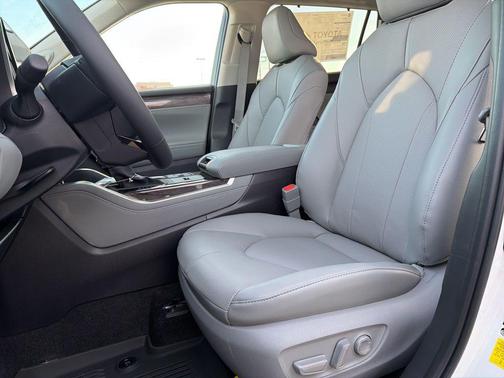 2026 Toyota Highlander Hybrid Limited