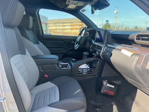 2025 Toyota Tacoma Hybrid TRD Sport