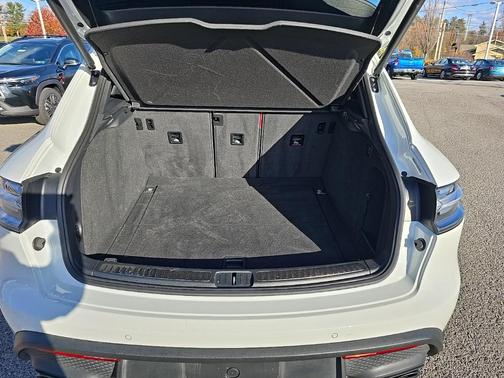 2023 Porsche Macan T