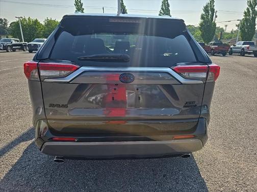 2020 Toyota RAV4 Hybrid SE