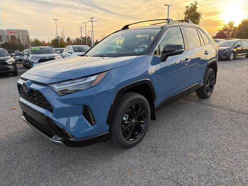 2025 Toyota RAV4 Hybrid SE