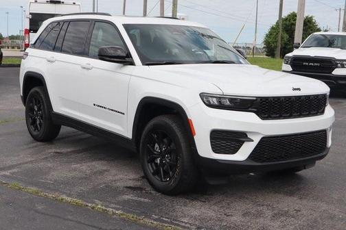 2025 Jeep Grand Cherokee Laredo
