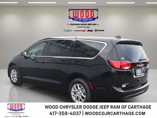 Diamond Black 2026 Chrysler Voyager LX