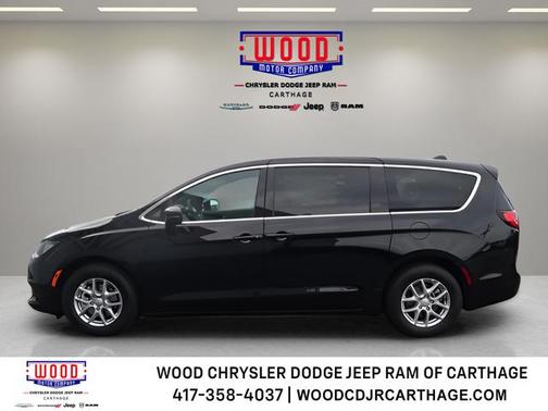 Diamond Black 2026 Chrysler Voyager LX
