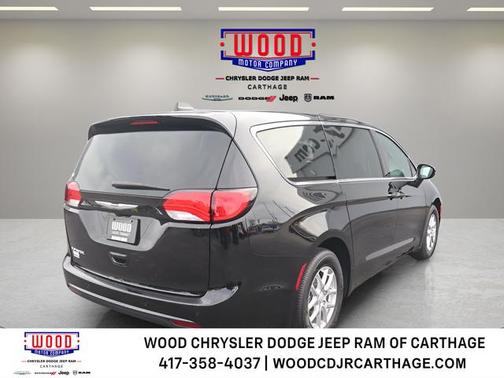 Diamond Black 2026 Chrysler Voyager LX